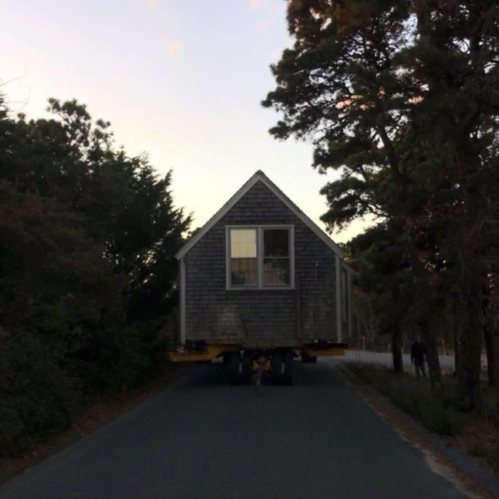 A ONG Housing Nantucket ajuda os residentes a realocarem as residências, além de atuar na reforma de propriedades e na criação de novos projetos — Foto: Reprodução/Instagram @housingnantucket