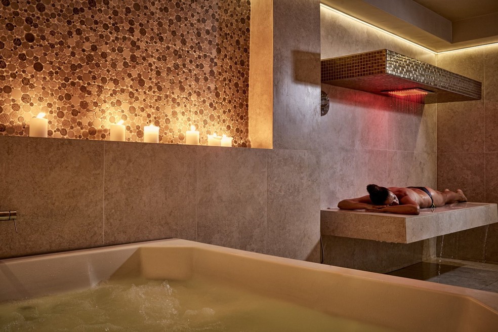 O spa do espaço oferece tratamentos de luxo  — Foto: Divulgação/Kouros Hotel & Suites 