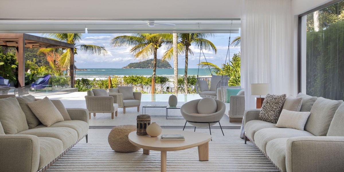 Casa ganha décor com designs italiano e brasileiro