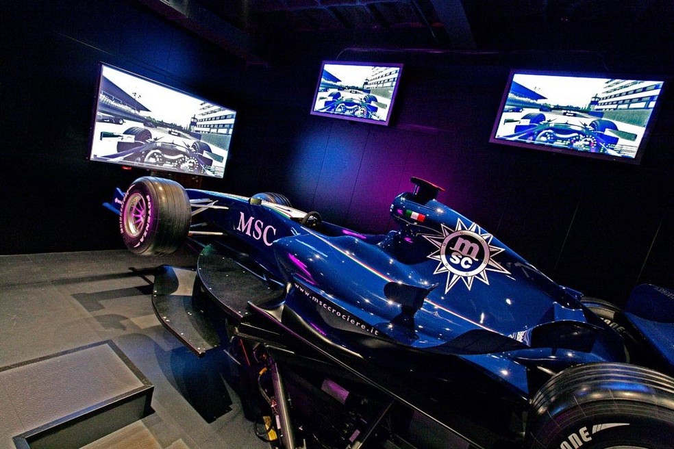 Simulador de F1 permite momentos de adrenalina e emoção — Foto: Divulgação