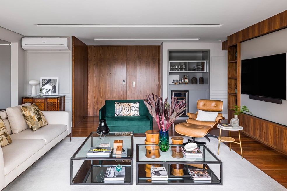 Apartamento com inspiração no estilo clássico da arquiteta Vivi Cirello — Foto: Renato Navarro