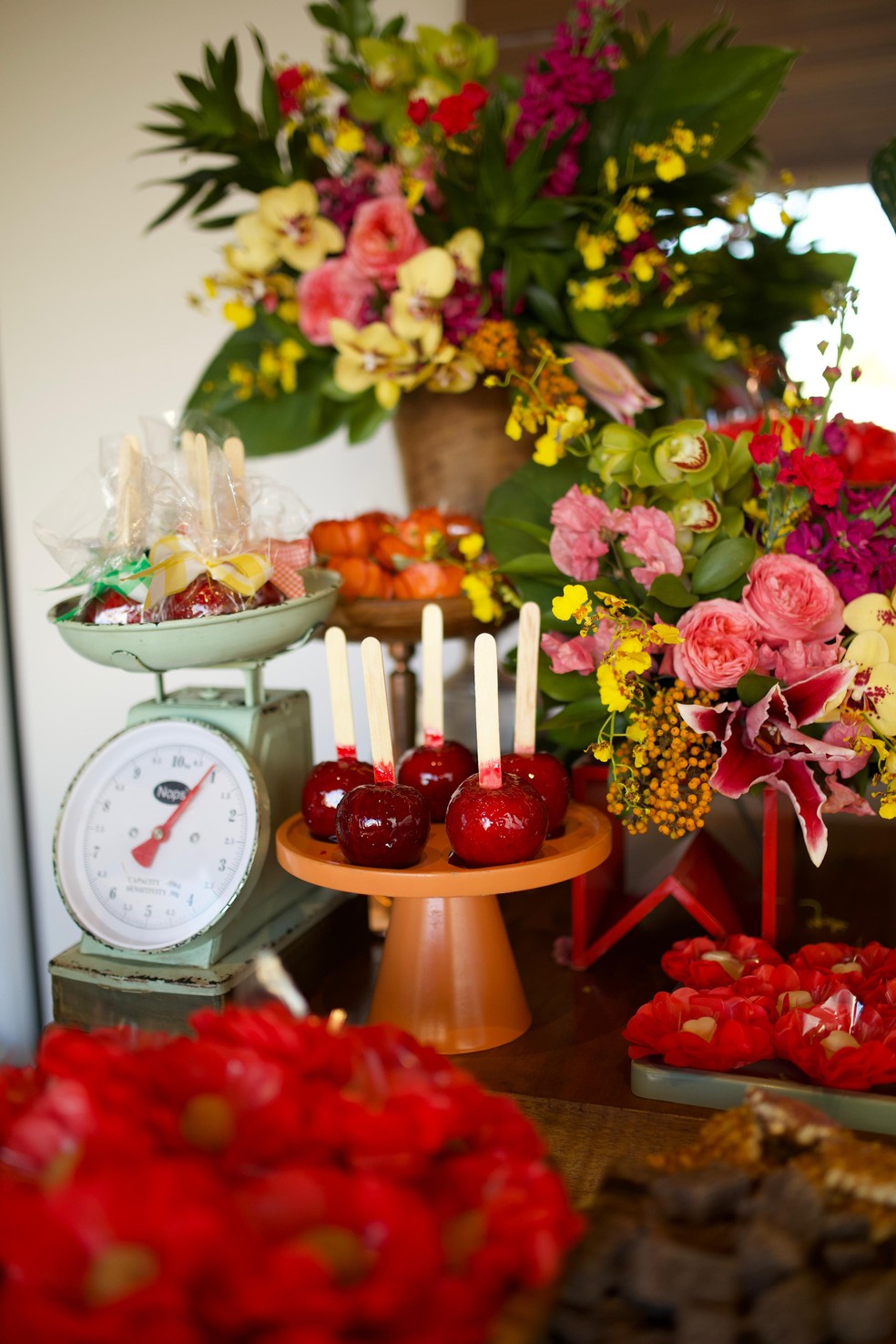 Detalhes da decoração do arraiá na casa do jogador  Alex Telles e da influenciadora Vitoria Telles — Foto: Divulgação
