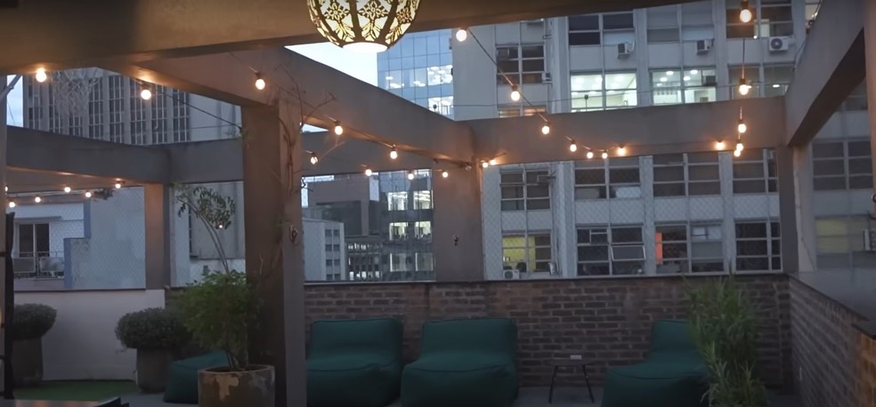 Terraço do apartamento de Fred Bruno — Foto: Reprodução/YouTube