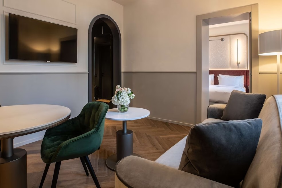 O apartamento de luxo conta com área externa com jardim — Foto: Divulgação/Radisson Collection Hotel, Palazzo Nani Venice