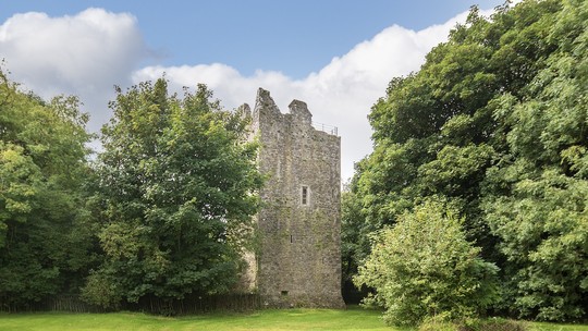 Castelo rústico de 500 anos está à venda por R$ 5 milhões na Irlanda