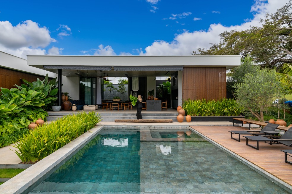 Paisagismo para piscina: dicas e ideias bem refrescantes para se inspirar