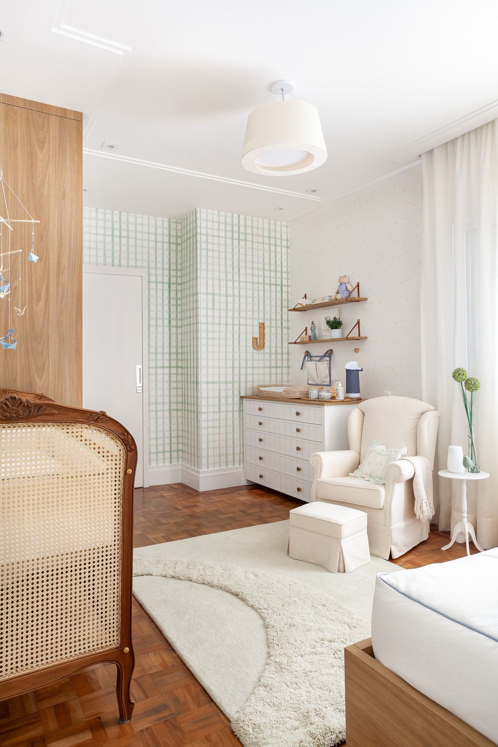 Décor do dia: quarto infantil com temática náutica e cores neutras