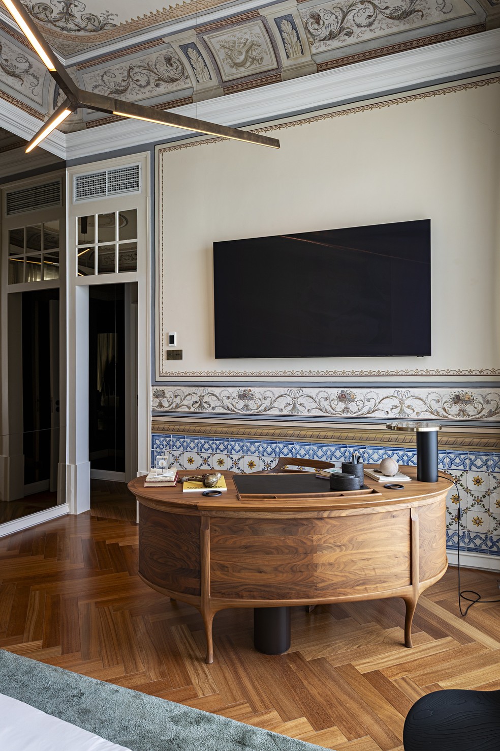 Em Lisboa, apartamento une design monolítico e arquitetura vernacular ...