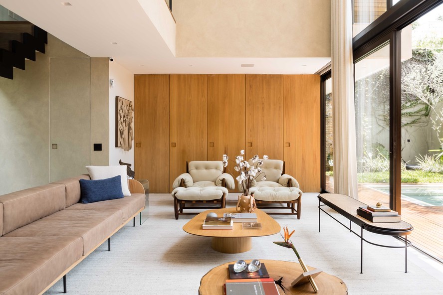 Crescimento dos filhos inspira renovação de casa contemporânea