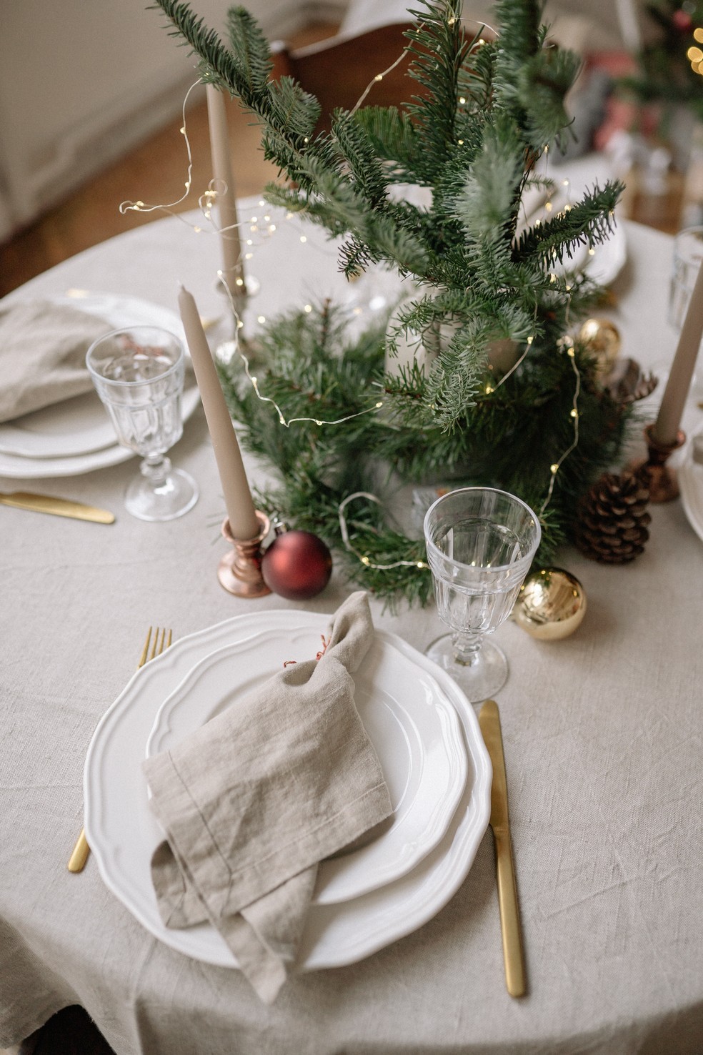 Uma mesa posta para a ceia de Natal faz toda a diferença — Foto: Yan Krukov/Pexels