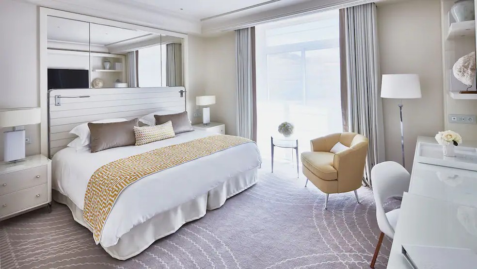 Com 31 m², o Quarto King Luxo possui diárias de R$ 4,8 mil — Foto: Divulgação/Hôtel Martinez 