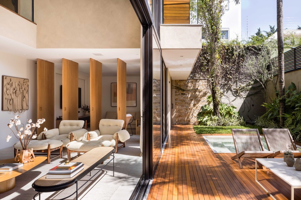 Crescimento dos filhos inspira renovação de casa contemporânea