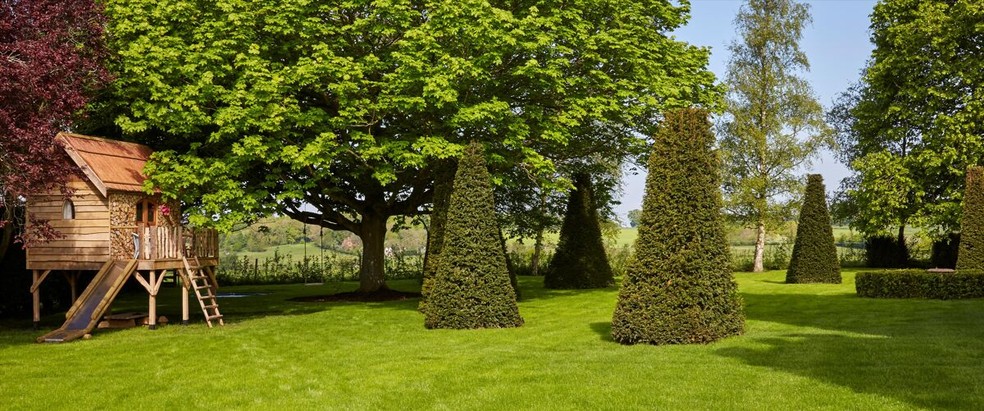 O Stowe Castle é cercado por um jardim de mais de 7.000 m² — Foto: Divulgação/Knight Frank
