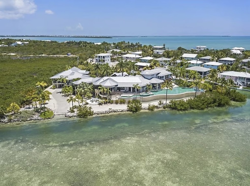 Sydney Sweeney tem casa de praia com 6 quartos, 8 banheiros e adega — Foto: Realtor