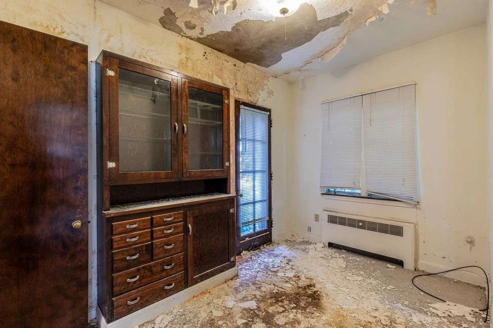 Mansão histórica é colocada à venda por apenas R$ 482 mil nos Estados Unidos — Foto: Reprodução/ Landmark Realty of Illinois 