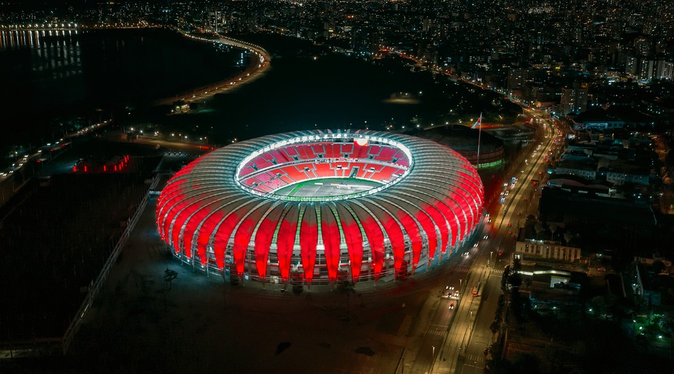 Estádio Beira-Rio, em Porto Alegre, fica com esta iluminação quando há jogos à noite — Foto: Állan Paulo/Divulgação Site Oficial