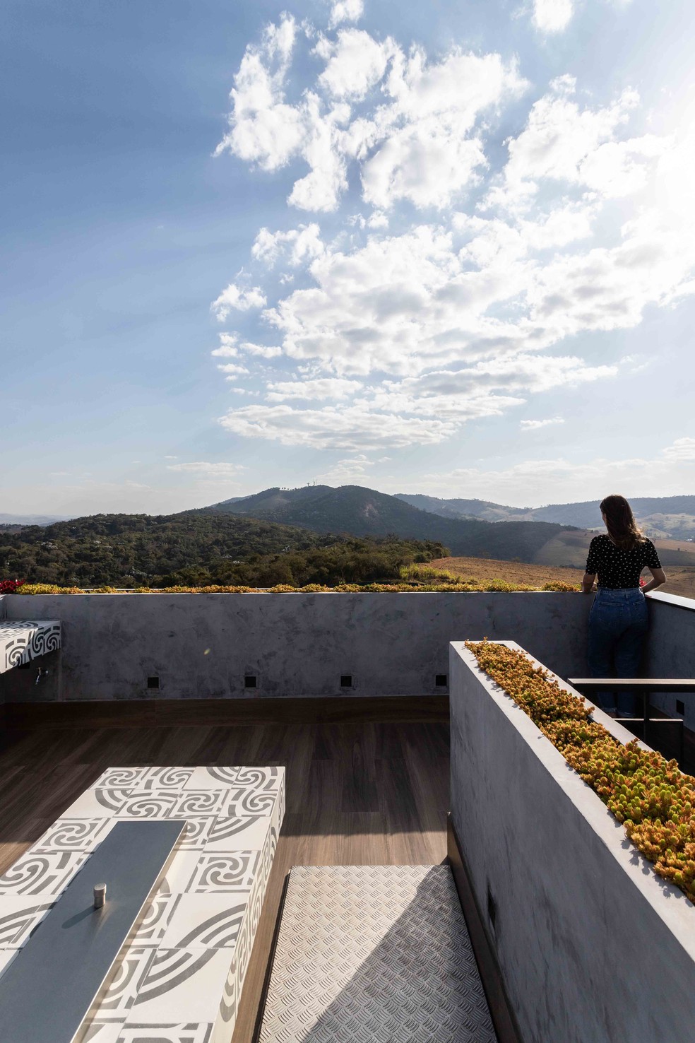 A casa possui também um mirante com vista para as montanhas de Minas Gerais — Foto: Leandro Moraes