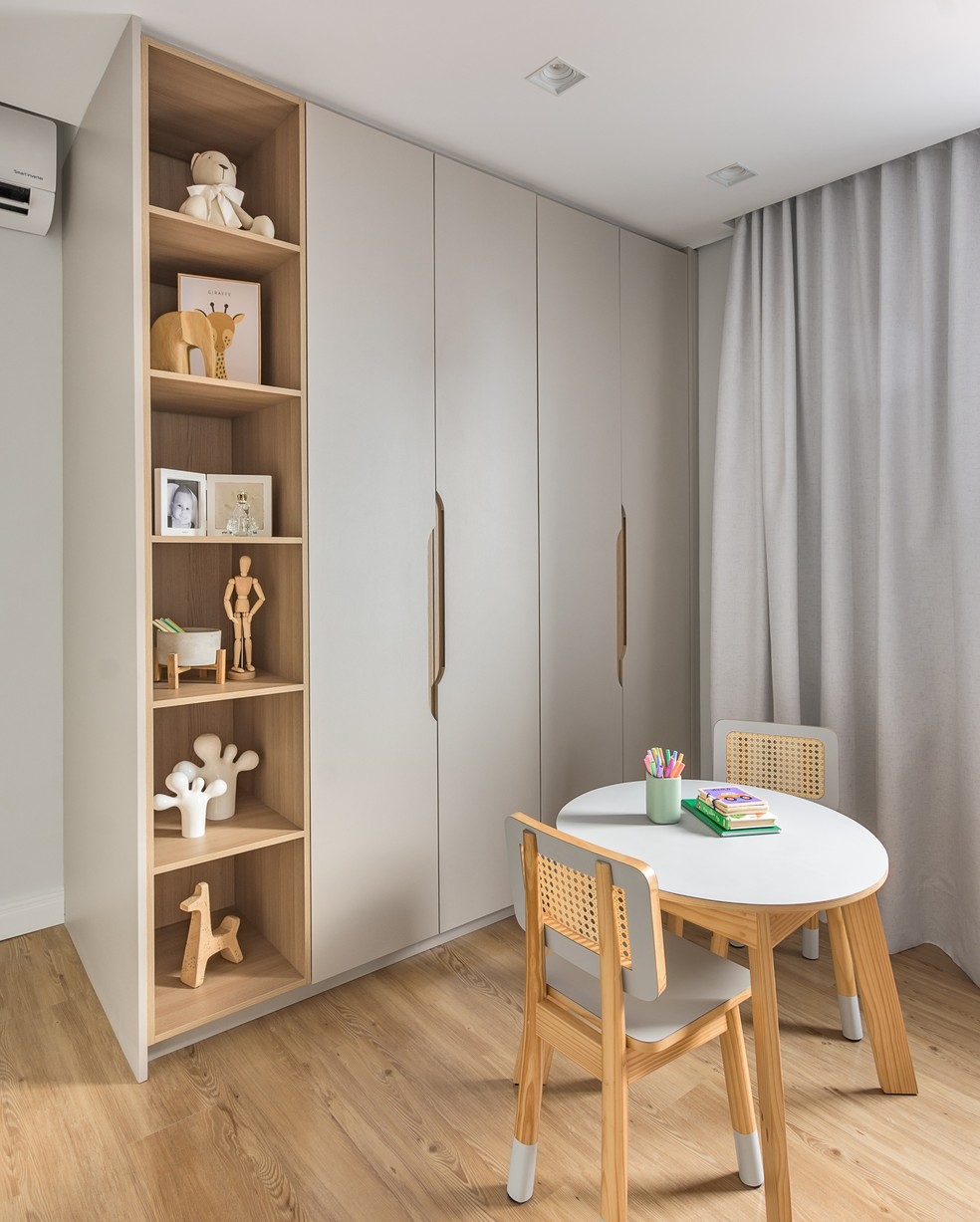 Décor do dia: quarto infantil com marcenaria sob medida e tema dinossauro