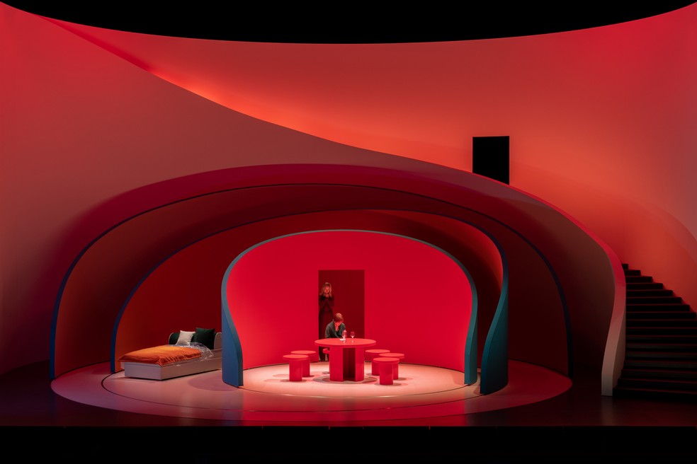 A incrível cenografia de Pierre Yovanovitch para a nova montagem da ópera Rigoletto — Foto: Paolo Abate/Divulgação