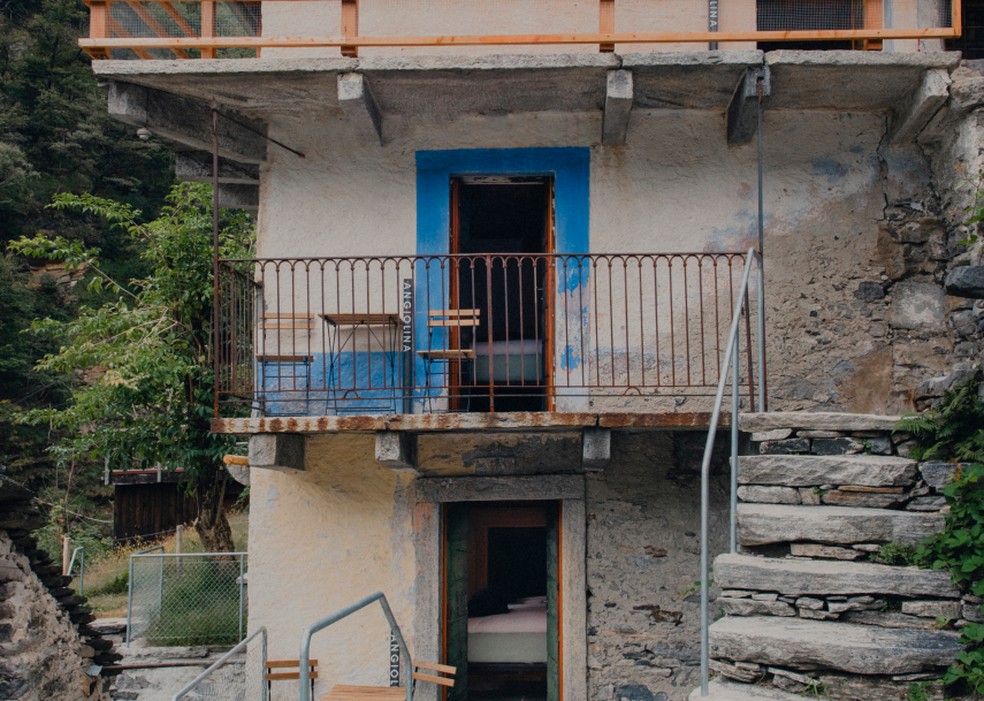 Esta é uma das casas transformadas em suítes de hotel — Foto: Corippo Albergo Diffuso/Divulgação
