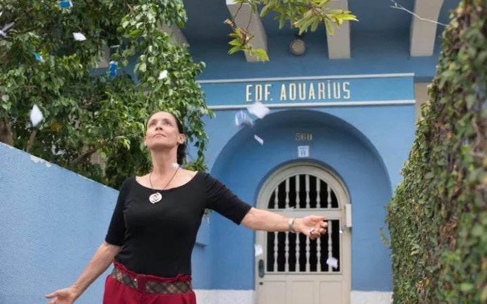 Sônia Braga vive Clara no filme "Aquarius" (2016) — Foto: Reprodução