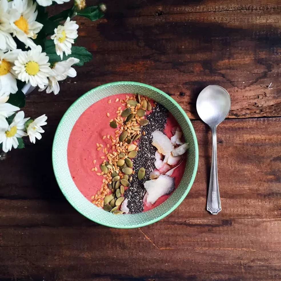 Bowl de smoothies fica bonito e leva poucos ingredientes — Foto: Divulgação