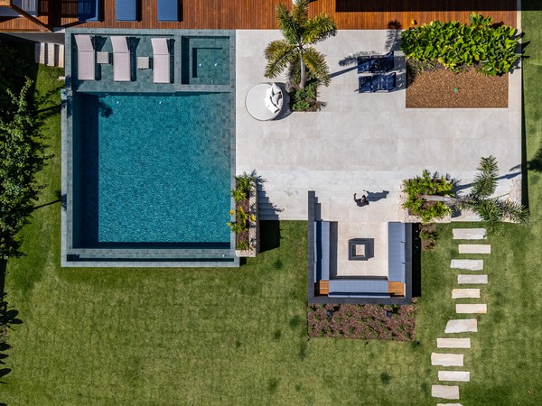 Niina Secrets abre casa de 780 m² com estúdio e conexão com a natureza