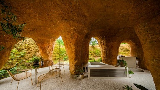 Casa e restaurante no Japão impressionam com formato de caverna