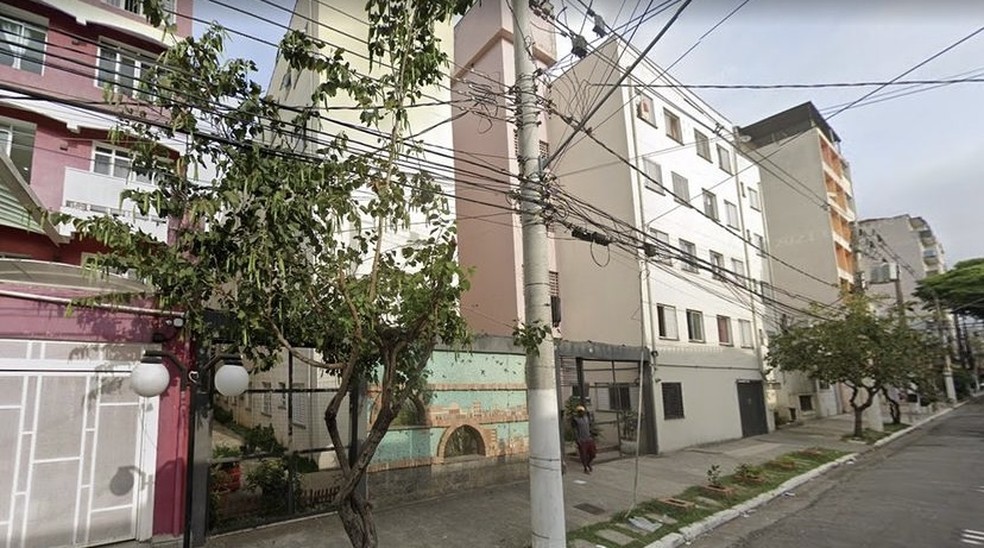 No local, foi construído um edifício residencial da CDHU com cinco pavimentos  — Foto: Google Street View