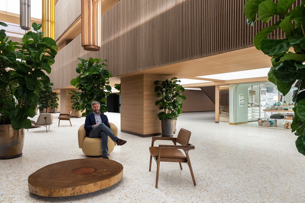 Robert Harley Bruce, CEO da JHSF Malls, posa no novo espaço Home & Design do Shopping Cidade Jardim — Foto: Ana Helena Lima/Divulgação
