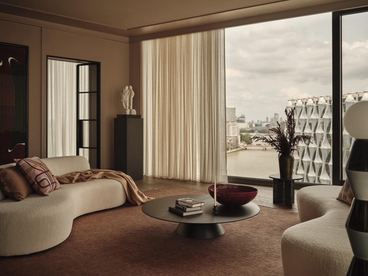 No alto de Londres, penthouse de luxo surge do design italiano