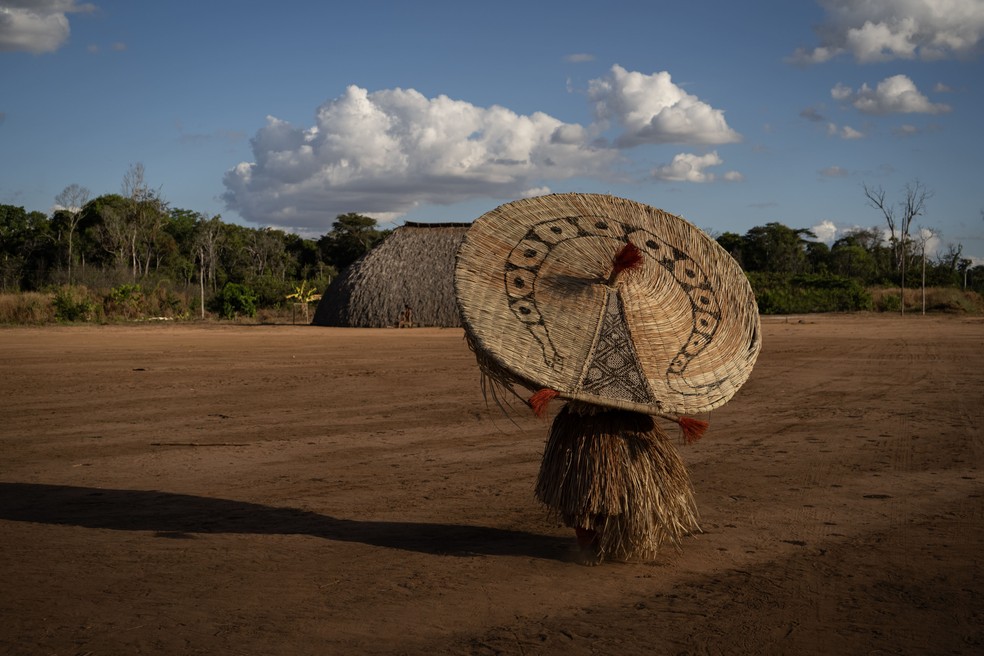 Produção de artistas Mehinaku, do Alto Xingu — Foto: Theo Grahl