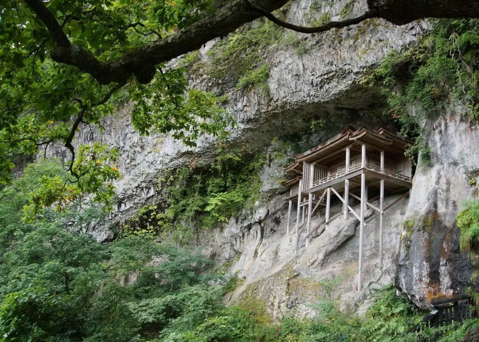 Visitado há mais de 1.300 anos, o Templo Nageiredoestá localizado no Monte Mitokum — Foto: Reprodução/Site/www.the-kansai-guide.com/