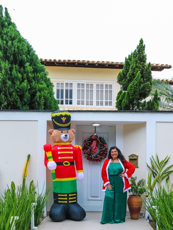 Fabiana Karla abre a casa e mostra decoração natalina