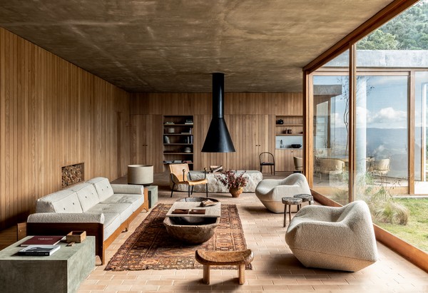 Na Serra da Mantiqueira, casa de campo reúne o melhor do design