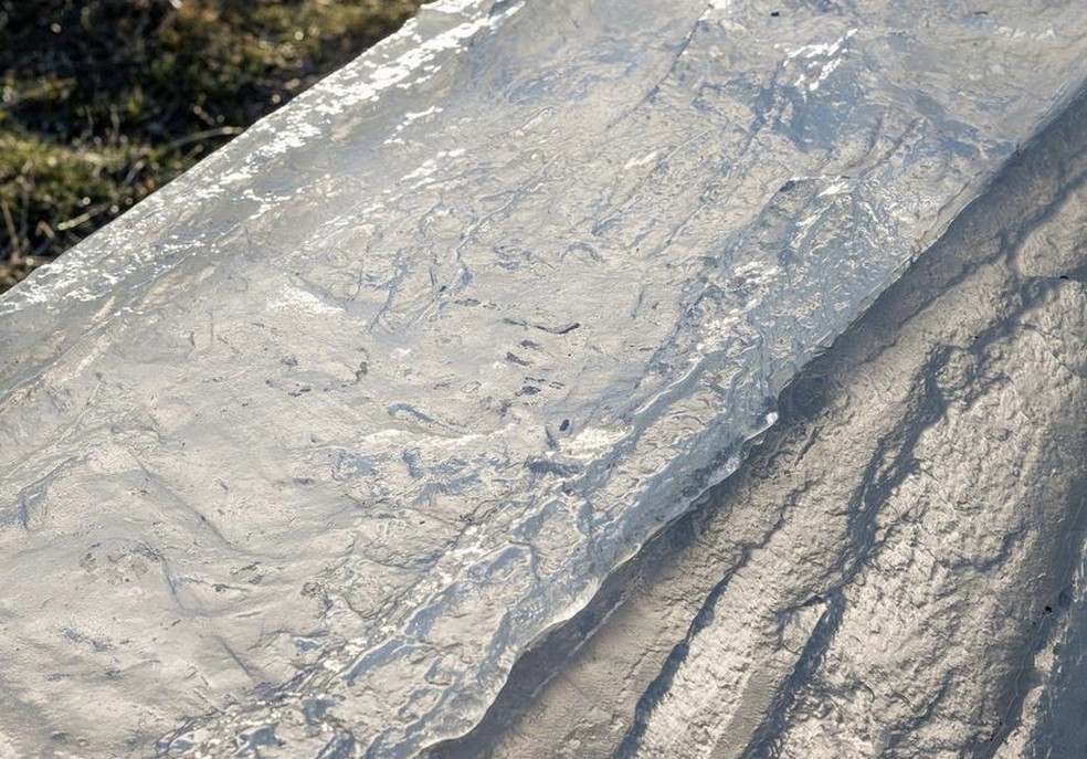 Esculturas de vidro chamam atenção para o derretimento das geleiras pelo mundo — Foto:  Douglas Mandry Studio