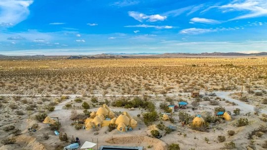 'Casas extraterrestres' em deserto dos EUA estão à venda por R$ 9 milhões; veja interiores
