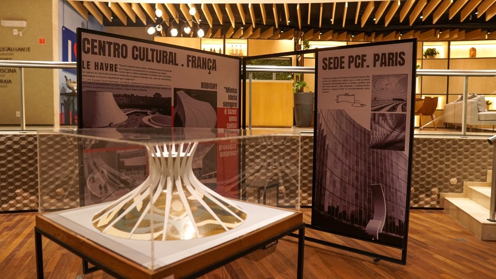 Parte da exposição dedicada ao trabalho de Oscar Niemeyer — Foto: Divulgação