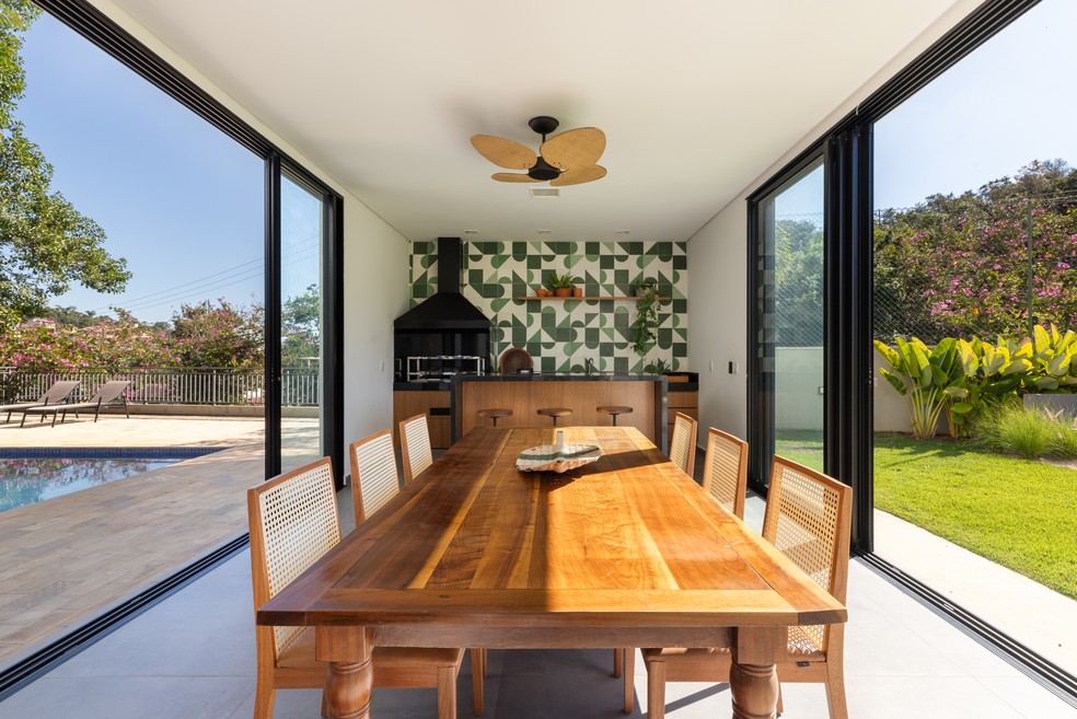Décor do dia: área gourmet com ladrinhos verde e branco