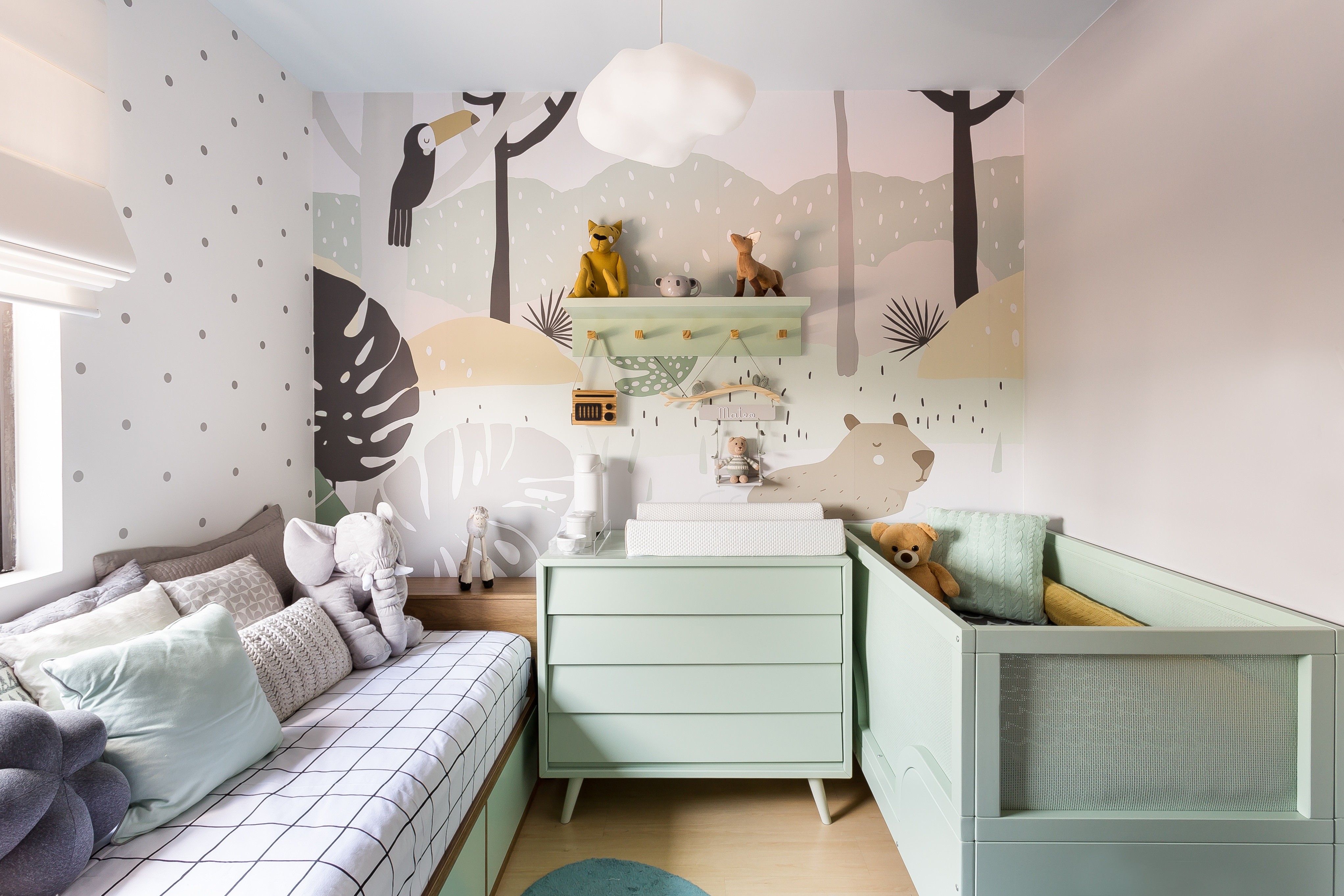 Décor do dia: quarto de bebê com decoração lúdica e marcenaria sob medida