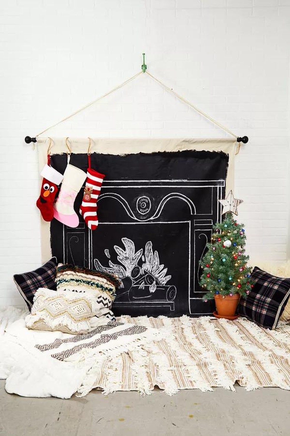 Árvore de Natal pequena: 11 ideias perfeitas para quem tem pouco espaço -  Casa Vogue