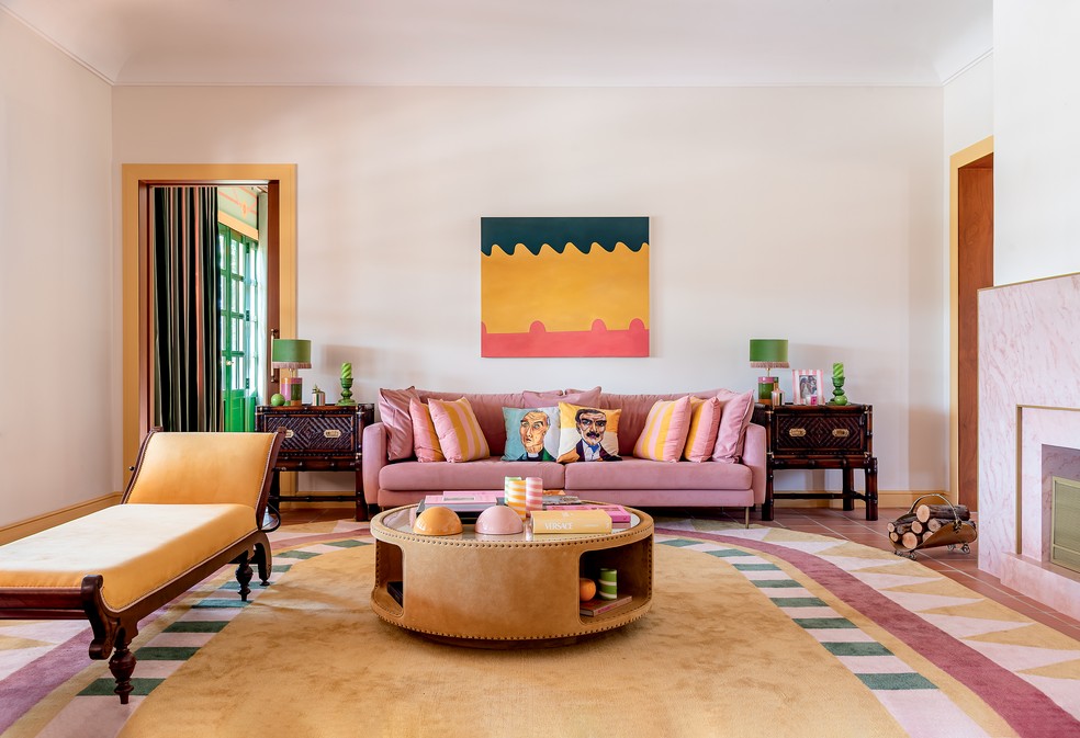 Casa de campo de fashionista tem mix and match de cores e texturas — Foto: Wesley Diego Emes