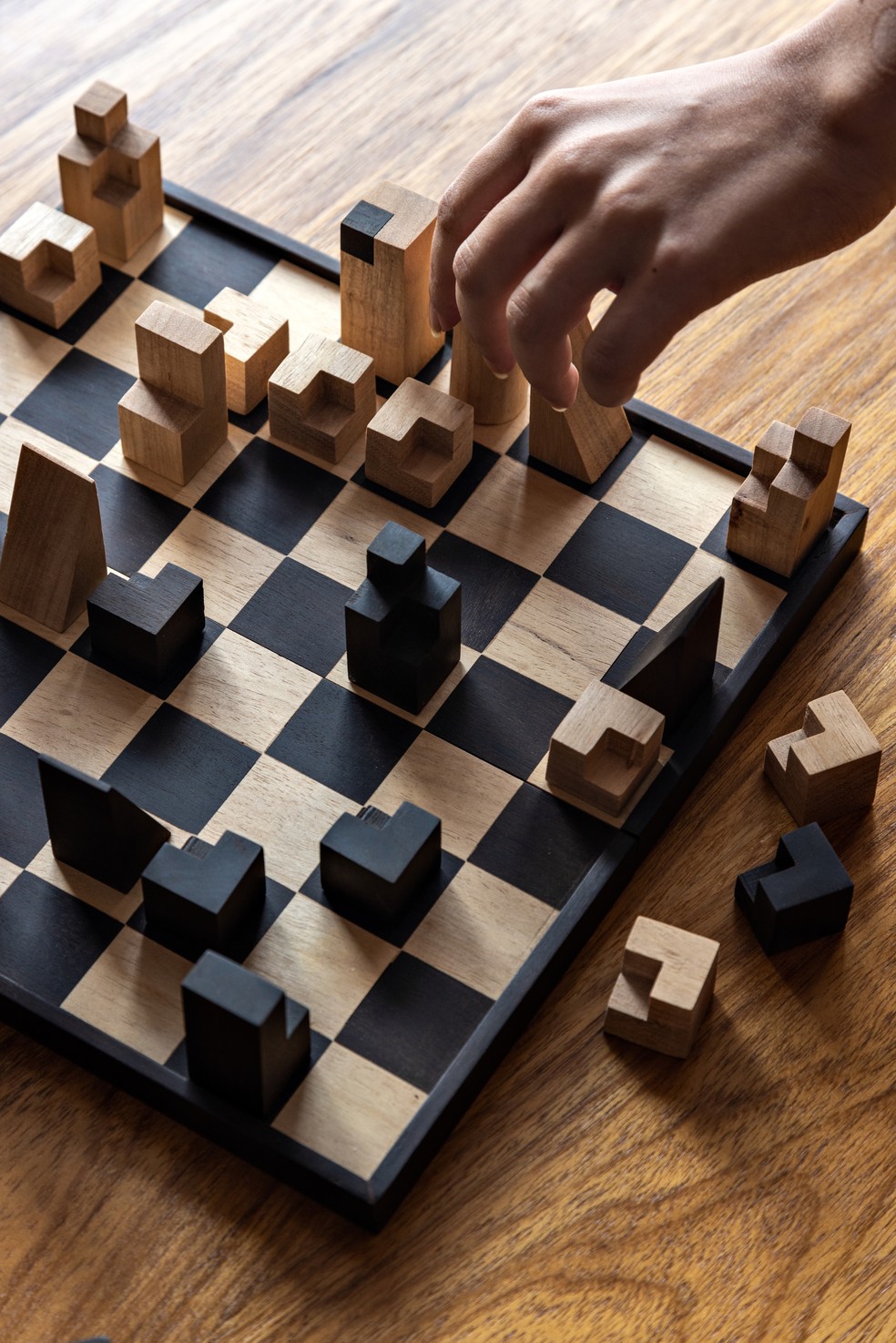 Classic Chess set in Chest. em 2023  Mesa de xadrez, Tabuleiro de xadrez,  Peças de xadrez