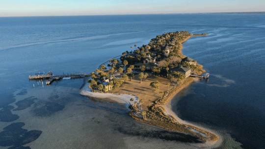 Ilha de pirata considerado o mais rico está à venda