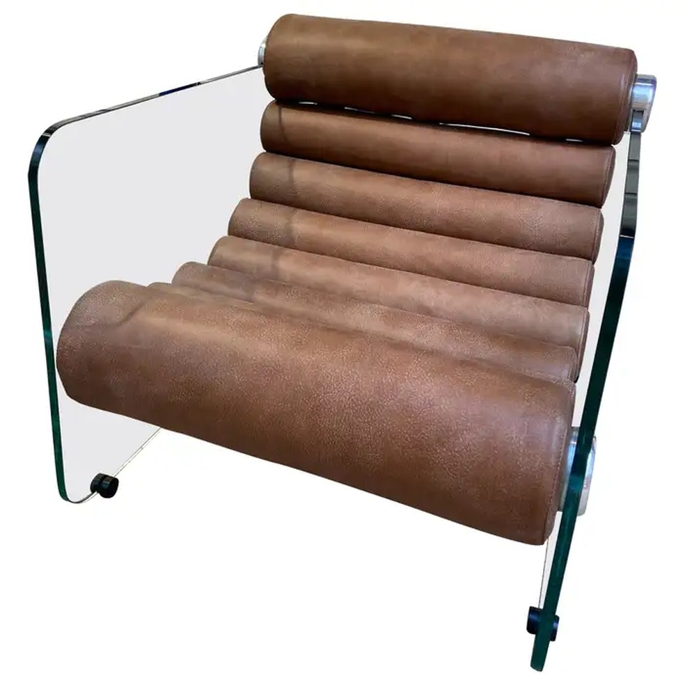Hyaline Lounge Chair, em couro marrom — Foto: Reprodução/Site/www.1stdibs.com