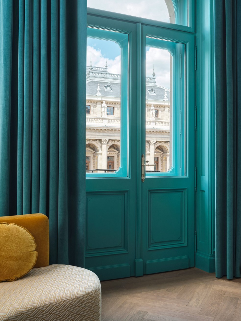 Azul turquesa é um dos destaques na decoração do hotel, que pode ser incorporado para as transformações caseiras — Foto: Divulgação/Cortesia W Budapest