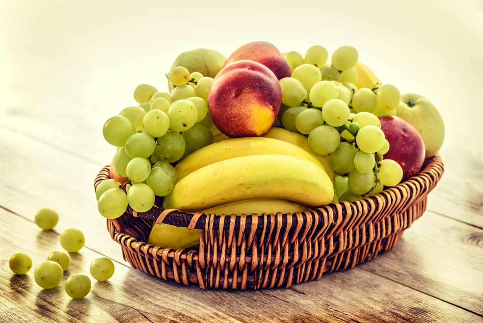 Até frutas consumidas sem casca, como a banana, precisam ser higienizadas — Foto: AS Photography/Pexels