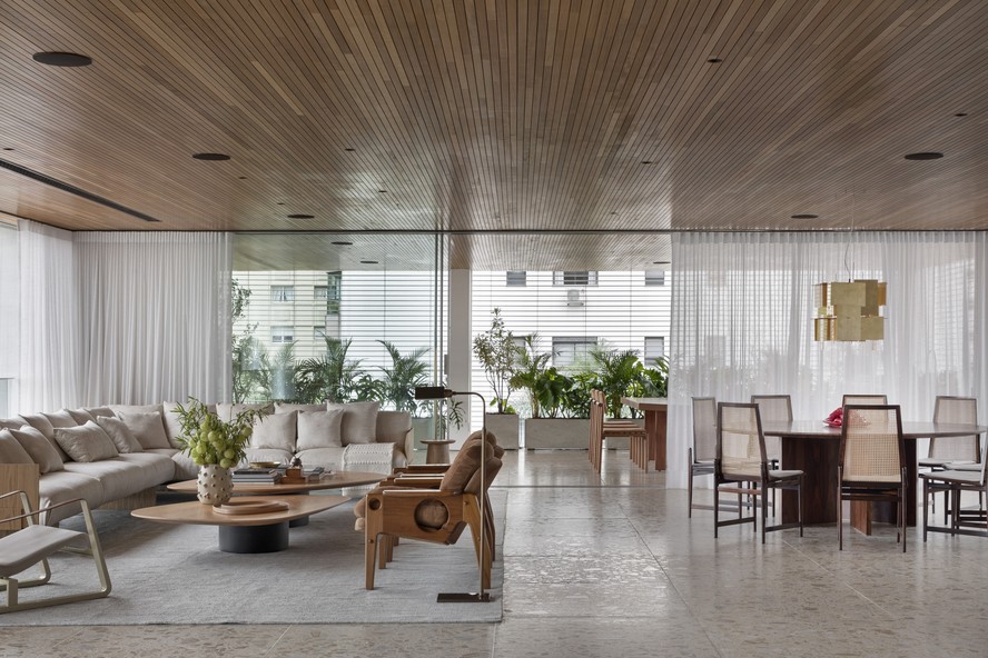 Apartamento em São Paulo possui decoração com peças repletas de ...