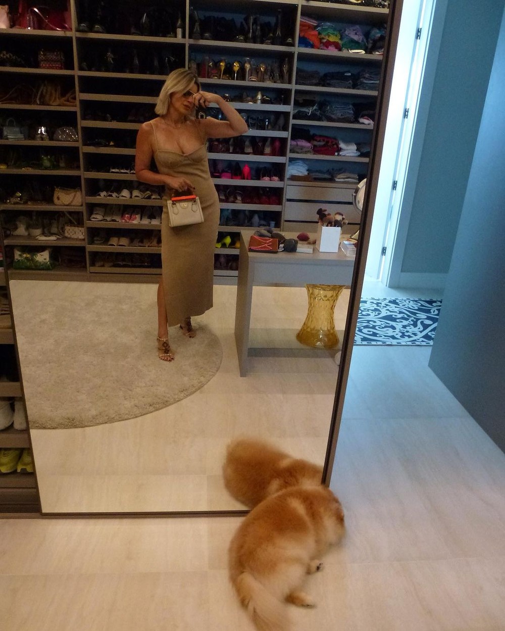 Flávia Alessandra mostra novo closet em apartamento