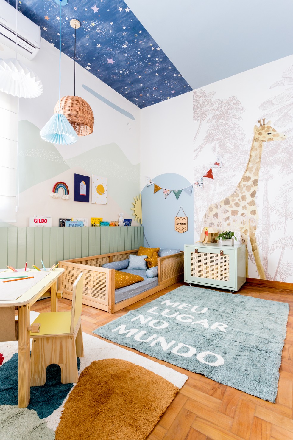 Décor do dia: quarto infantil com estampas de elementos da natureza